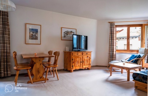Salouf Apartment | Pool + sauna Cozy Swiss Chalet Style in Salouf