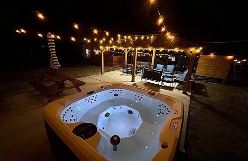 Oakhurst Villa | Pool*Sauna*HotTub*Theater*Bar*Pickleball*Volleyball