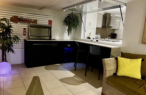 Broadbeach Waters House | Pool Table Heated Pool Private Beach