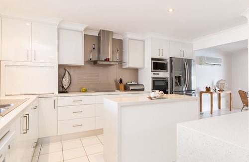 Broadbeach Waters House | Pool Table Heated Pool Private Beach