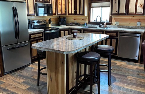 Milan Cabin | Pool Table! Pet Friendly! Lakeside!-Unique Getaway!
