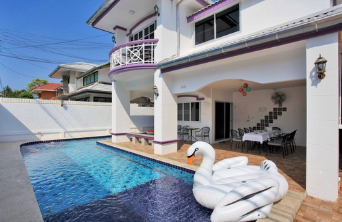 Na Kluea Villa | Pool villa 6 bedrooms