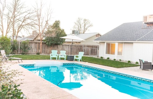 Columbia House | Pool w/opt. fence + 4BR + En Route to Lassen