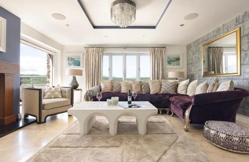 Moffat House | Poole Brae