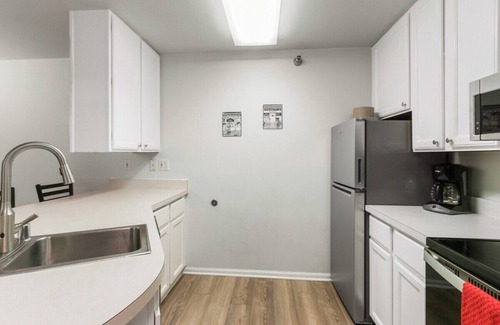 Lake Geneva Condo | Poolside Lookout at the Cove Hotel |Downtown Lake Geneva |Hot Tub |Walkable |Resort Game Room & Gym