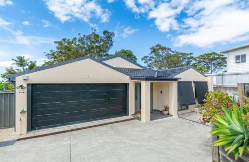 Vincentia House | Poolside Oasis by Experience Jervis Bay