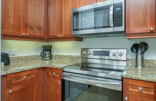 Villages of Crystal Beach House | Poolside Paradise! Book your ‘25 Getaway Now! 6 bdrm/3.5bath/sleeps 16