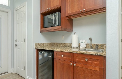 Villages of Crystal Beach House | Poolside Paradise! Book your ‘25 Getaway Now! 6 bdrm/3.5bath/sleeps 16