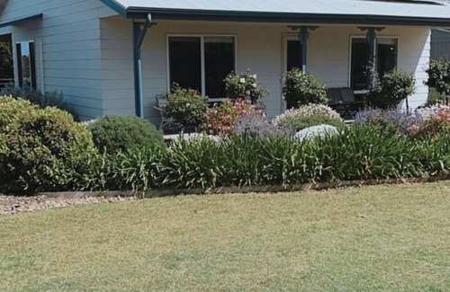 Hayborough Cottage | Port Elliot Rural Retreat - Blossom
