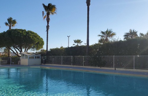 Frejus Port Apartment | Port FREJUS T3 70m2 double garage Sea view Direct access to the beach Swimming pool A dream stay for 4 privileged people