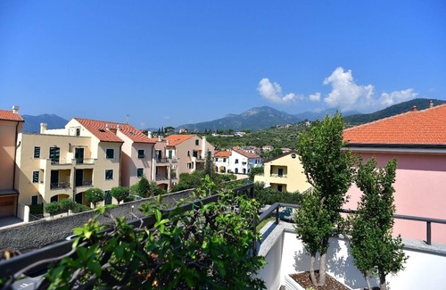 Loano Apartment | Port of Loano very close to the sea private parking