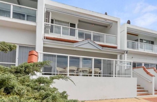 Halls Head House | Port Sails Escape -Water front Townhouse