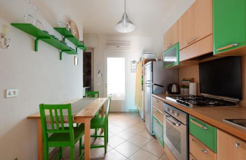 Guastalla Apartment | Porta Romana - Bright Studio 350m from M3