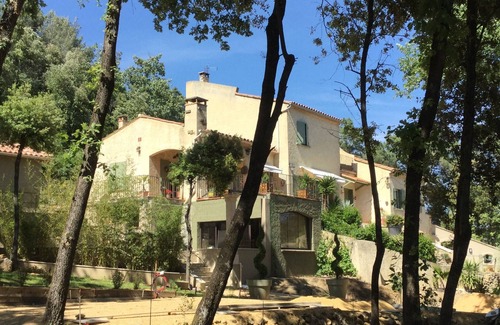 Pont-Saint-Esprit Bed & Breakfast | Portail des Oliviers "Property" near the Ardèche gorges