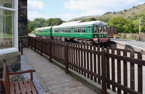 Glyndyfrdwy House | Porter's Lodge