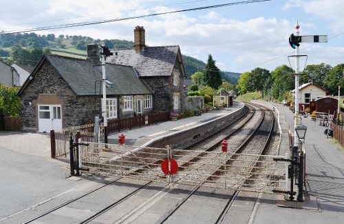 Glyndyfrdwy House | Porter's Lodge