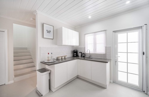 Porters Villa | Porters Gate 19 Summer Specials 2025 Pay 6 stay 7 | Near Ocean - Located in Stunning Reeds Bay with House Cleaning Included