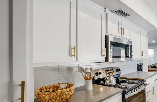 Northwest Dallas House | Posh 6BR/3B Home with Pool, Media/Game Room & Hot Tub