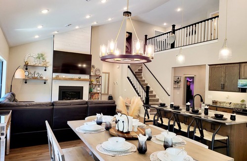 Breezy Point House | Posh Pelican House is guest favorite in quaint resort town of Breezy Point!