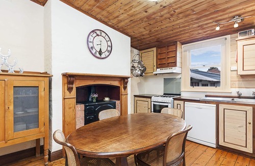 Warrnambool House | Positioned in the center of Warrnambool at a location that cannot be beat.