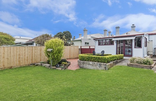 Warrnambool House | Positioned in the center of Warrnambool at a location that cannot be beat.
