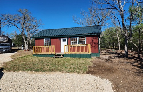 Somerville Cabin | Possum Run Cabin Comfortably Sleeps 6 People
