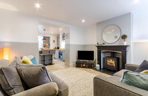 Holt House | Postmans Cottage