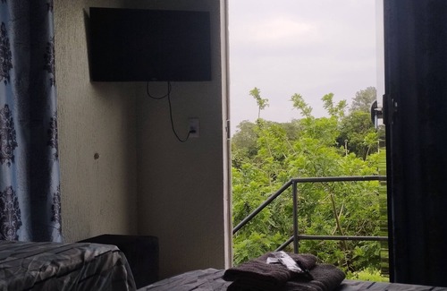 Capitao Leonidas Marques Hotel | Pousada e Parada Colonial