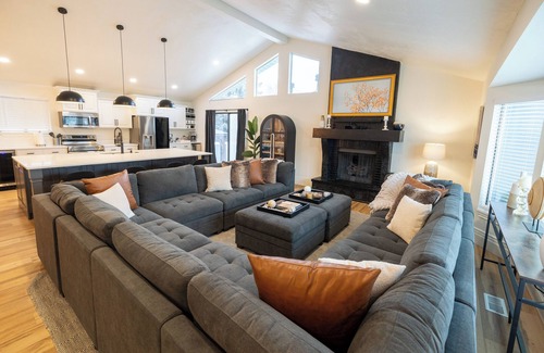 Sandy House | Powder and Pool House close to ski resorts and downtown.