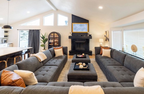 Sandy House | Powder and Pool House close to ski resorts and downtown.