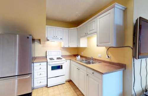 Snow Pine Estates Ski Chalet | Powder Paradise