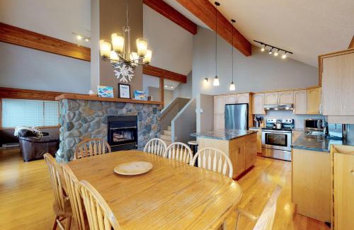 Snow Pine Estates Ski Chalet | Powder Paradise