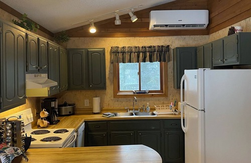 Bessemer Ski Chalet | Powdery Peak Ski Chalet- Where Mountain Memories Begin