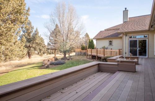 Bend House | Powell by AvantStay Secluded Home only 10 Mins from DT Bend w Hot Tub