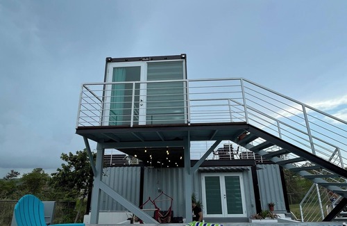 Tierras Nuevas Poniente Bed & Breakfast | Poza Mar Retreat! Beautiful and peaceful container apartment in Manati PR