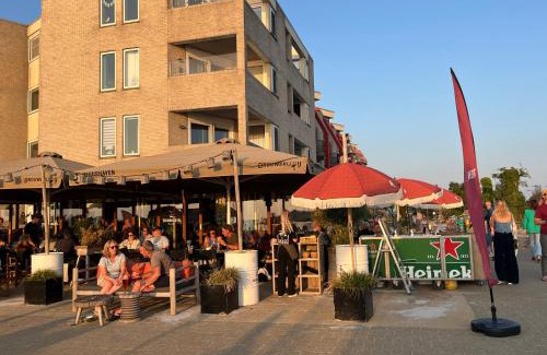 Makkum Apartment | Prachtig appartement direct aan IJsselmeer en strand