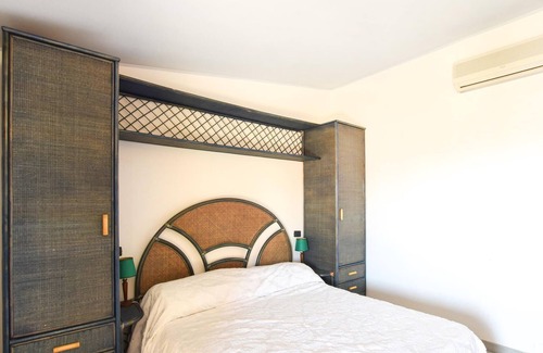 Le Castella Apartment | Practical vacation apartment just a few steps from the beach, in the heart of Le Castella.