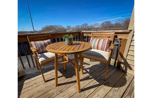 Topeka Condo | Prairie Condo - Comfortable and Convenient