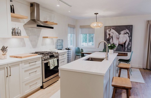 Langley House | Prairie Cottage, Aldergrove, BC — Tranquil country retreat with stunning views