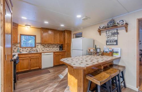 Rapid City House | Prairie Creek Cabin w/Hot tub