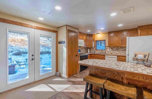 Rapid City House | Prairie Creek Cabin w/Hot tub