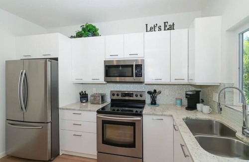 Saint Armands Key Apartment | Precise Realty presents The Banyan Breeze