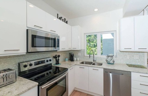 Saint Armands Key Apartment | Precise Realty presents The Banyan Breeze