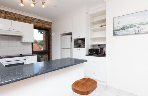 Hawks Nest House | Prelude Penthouse – stroll to the beach
