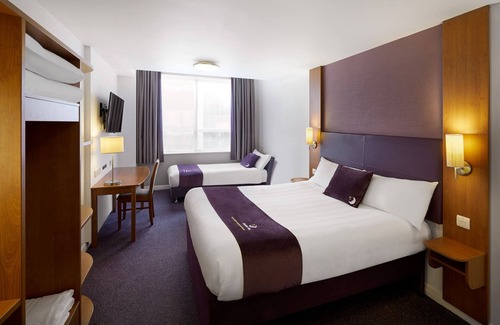 Huddersfield Hotel | Premier Inn Huddersfield Central