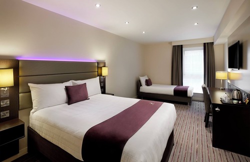 Uphall Hotel | Premier Inn Livingston - M8 Jct3