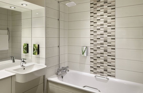 Uphall Hotel | Premier Inn Livingston - M8 Jct3
