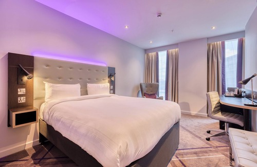 Canning Town South Hotel | Premier Inn London Docklands - Canning Town