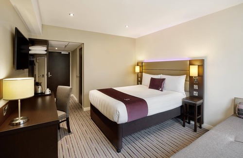 Waddon Hotel | Premier Inn London Croydon - Purley A23