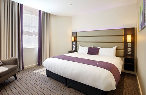 Buckhurst Hill Hotel | Premier Inn Loughton/Buckhurst Hill